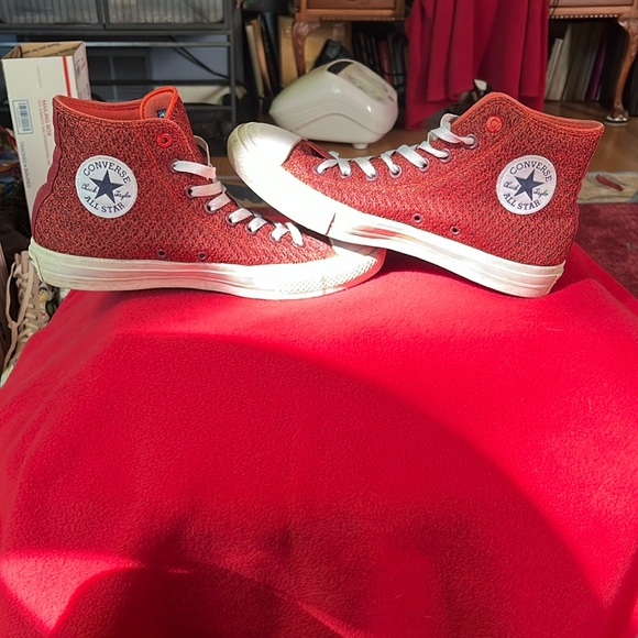 Converse Red High-Top Athletic Shoes Chuck Taylor - Picture 3 of 8